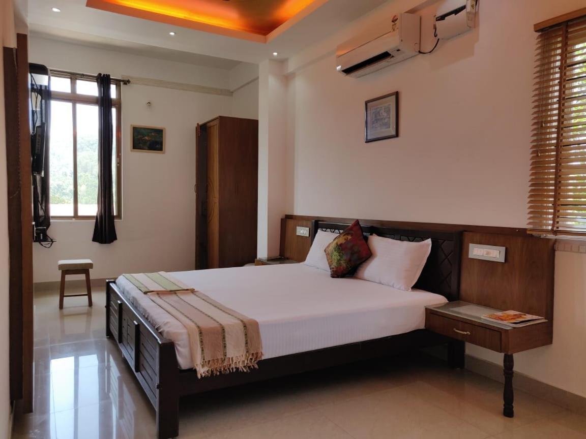 Hotel Mudra Midtown Suites & Rooms Kalasa Esterno foto