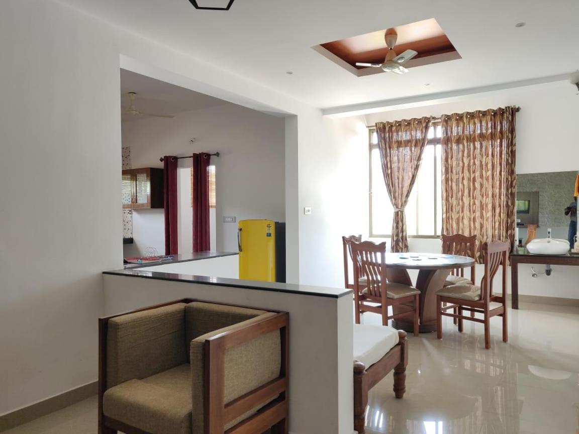 Hotel Mudra Midtown Suites & Rooms Kalasa Esterno foto