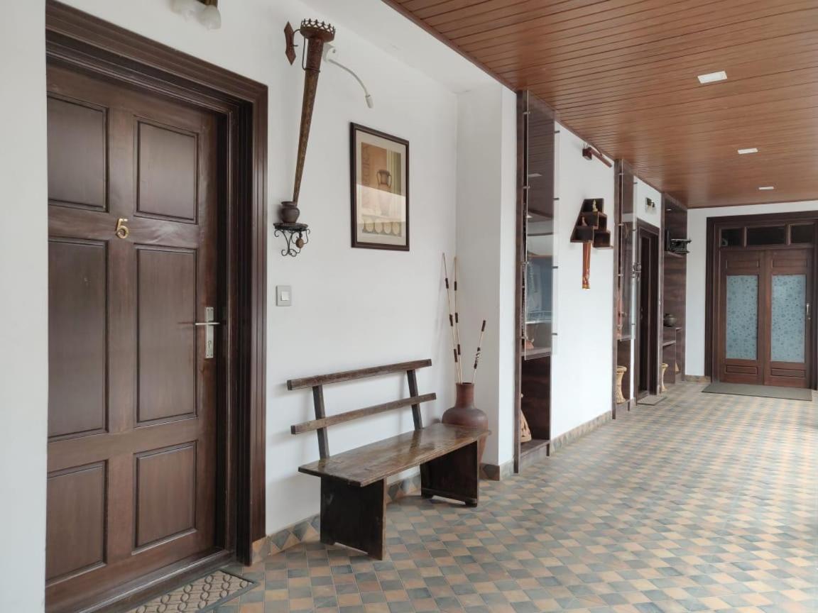 Hotel Mudra Midtown Suites & Rooms Kalasa Esterno foto