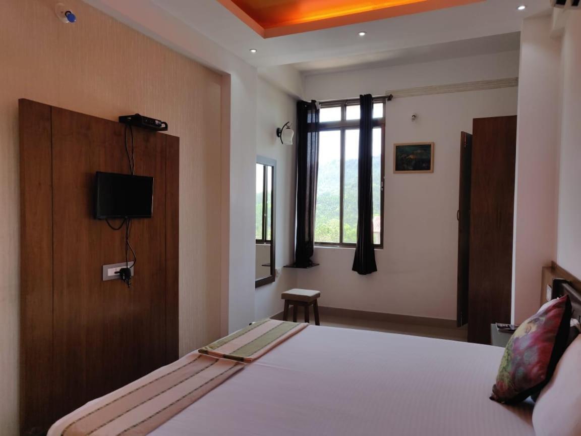 Hotel Mudra Midtown Suites & Rooms Kalasa Esterno foto