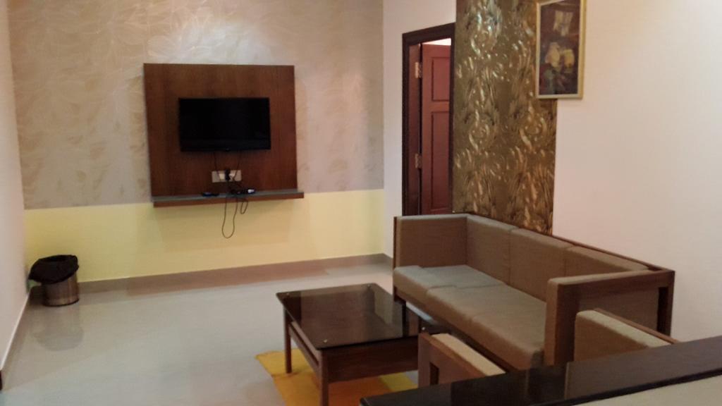 Hotel Mudra Midtown Suites & Rooms Kalasa Esterno foto