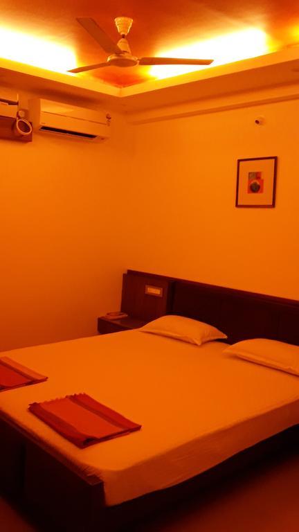 Hotel Mudra Midtown Suites & Rooms Kalasa Esterno foto